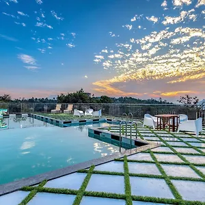 Resort White House, ****